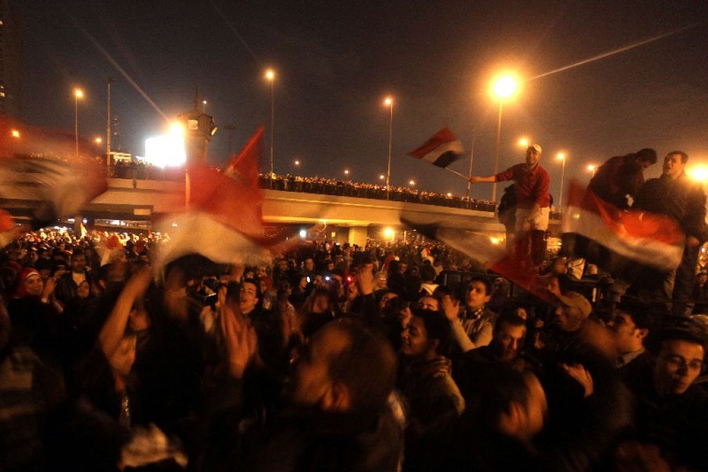 Novinarko CBS med proslavljanjem odstopa Mubaraka napadli
