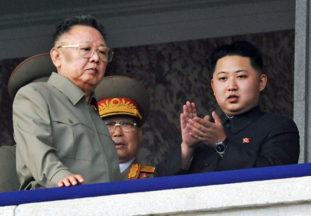 Zakaj Peking ponuja roko Kim Džong Unu?