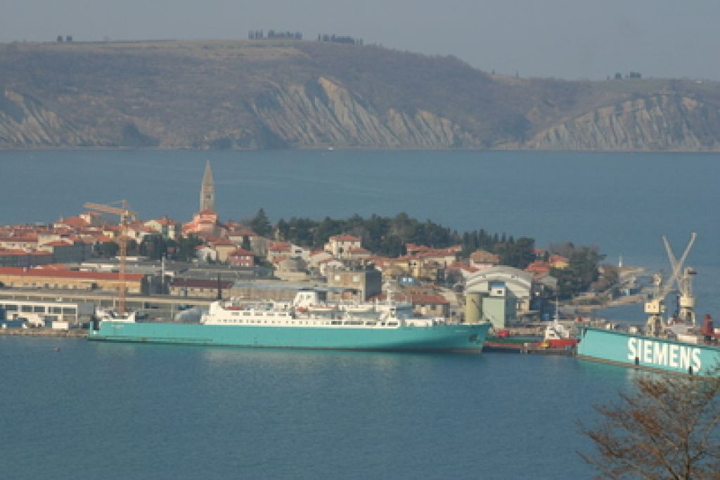 Slovenija prodaja zapuščeno hrvaško ladjo