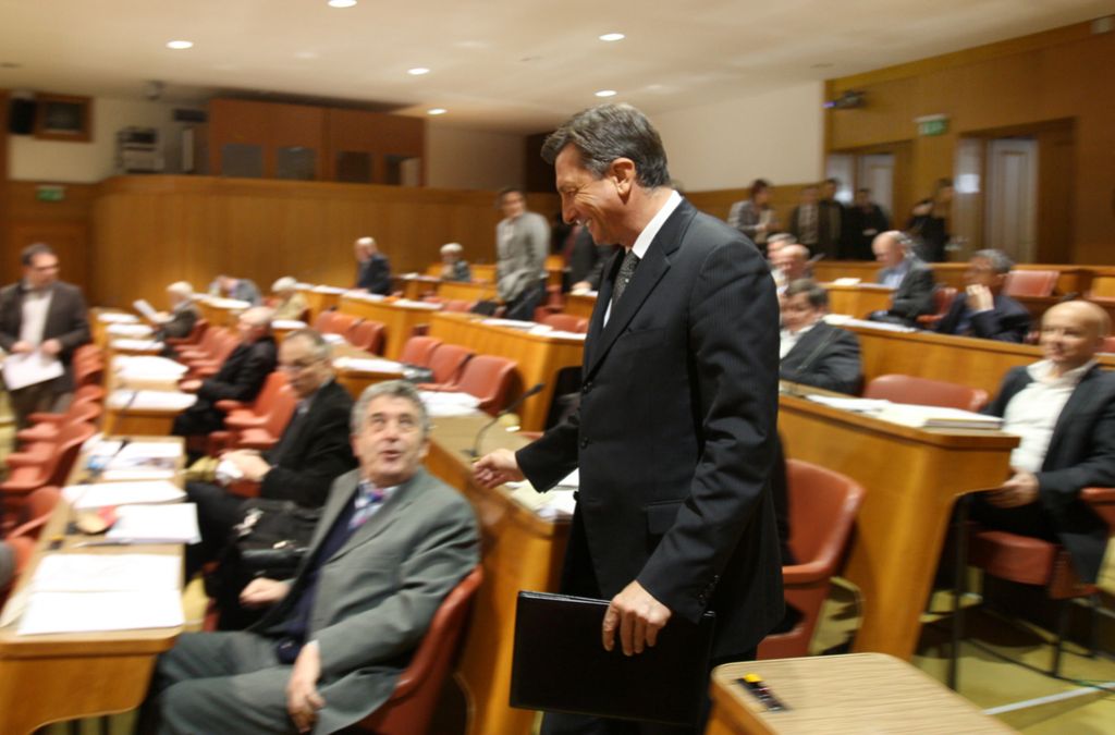 Pahor ponudil roko sprave interesnim skupinam