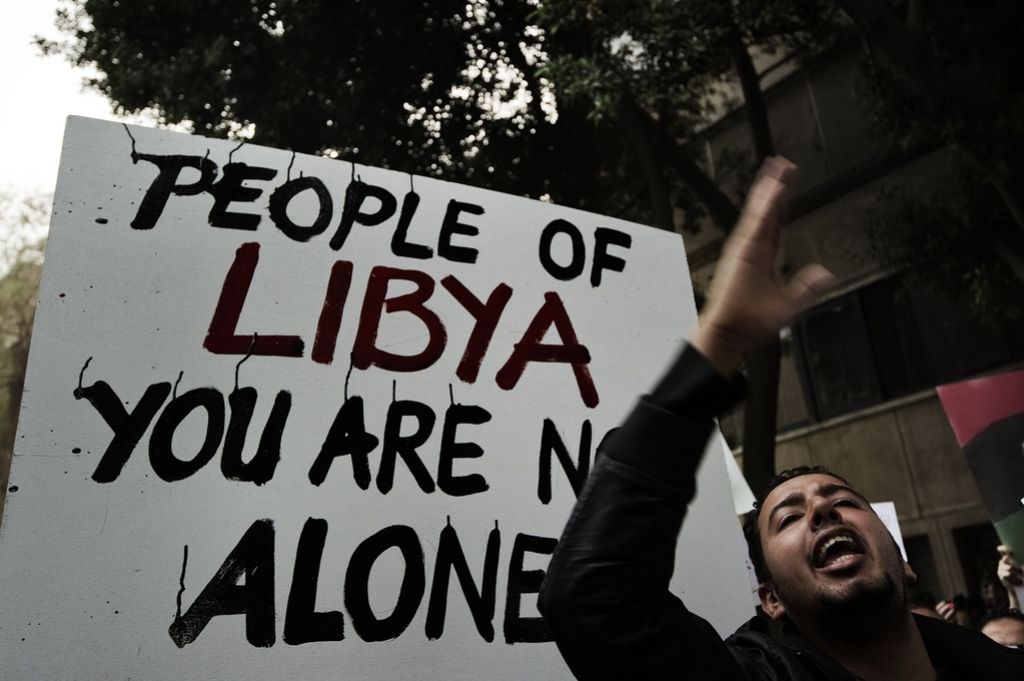 Slovenci v Libiji naj razmislijo o odhodu