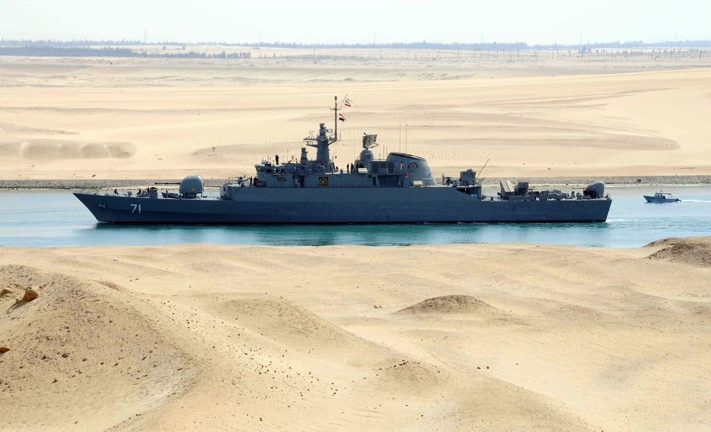 Iranski vojaški ladji prečkali Sueški prekop