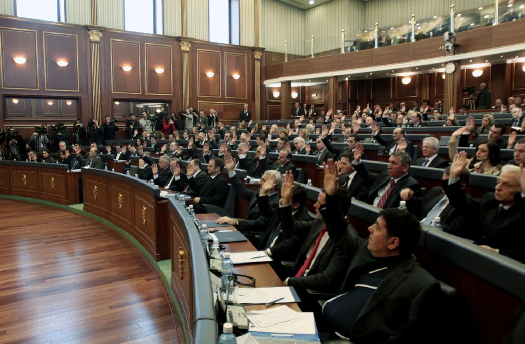 Kosovski parlament sprejel resolucijo o dialogu