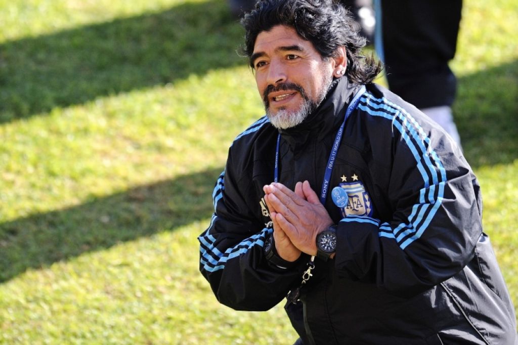 Maradona se je ogrel za vročo Larisso