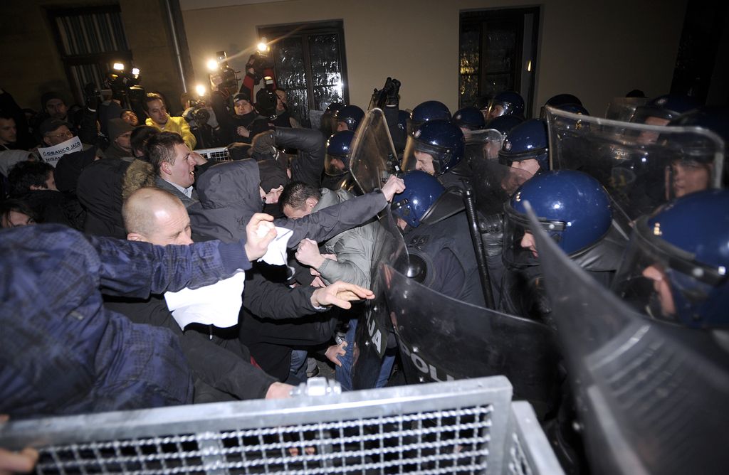 Na drugem shodu v Zagrebu izbruhnili neredi