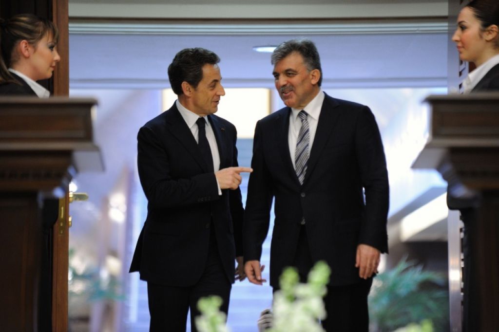 Sarkozy žvečil in s tem užalil župana Ankare