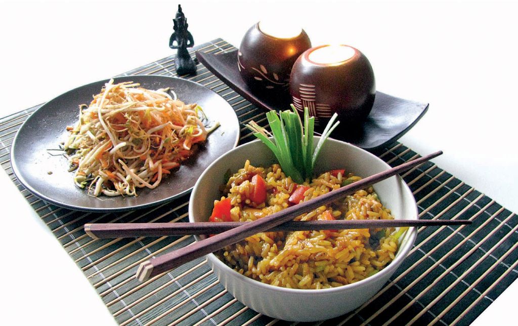 Skok v Azijo: riž s karijem in piščancem, sojini kalčki in medene banane