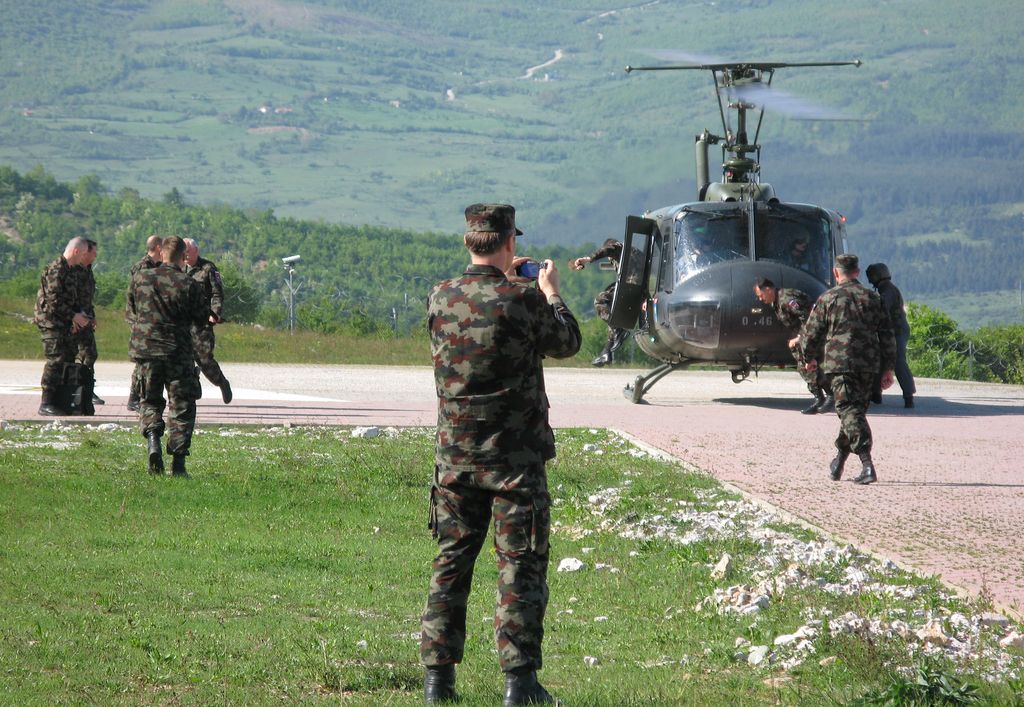 Na Kosovu polovica manj vojakov kot doslej