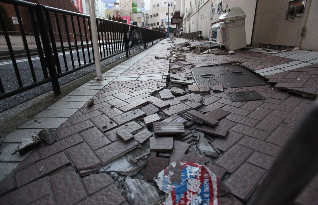 Slovenca v Tokiu: Po groznem potresu se življenje umirja