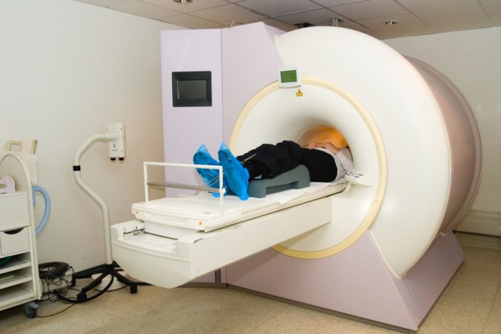 Radiolog med pregledom slikal slečene rakave bolnice