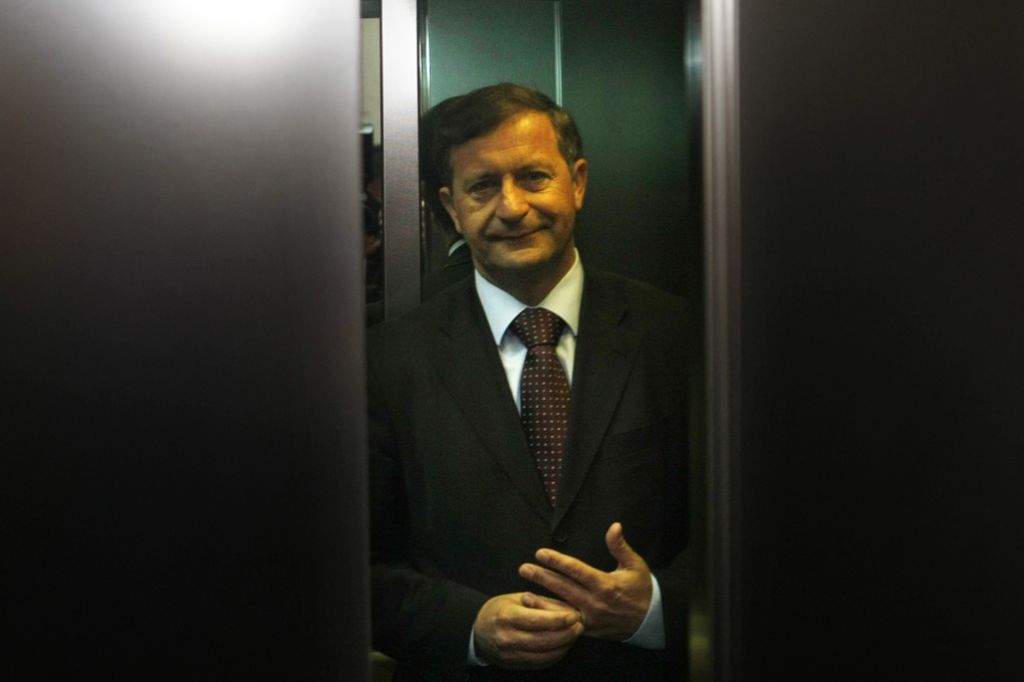 Ekipa peterice ministrov do petka ne bo znana