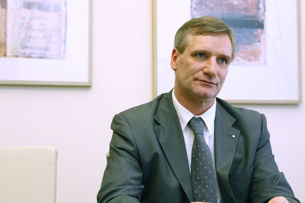 Hit: bodo Podobnika zamenjali?