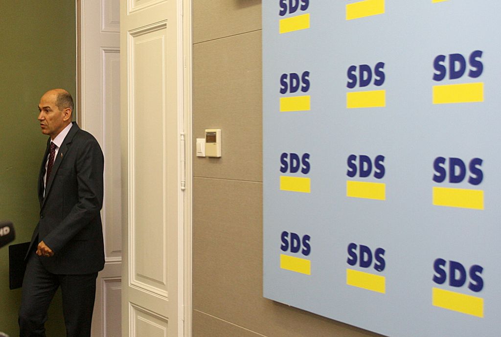 Je odgovorna oseba SDS Janez ali Ivan Janša?