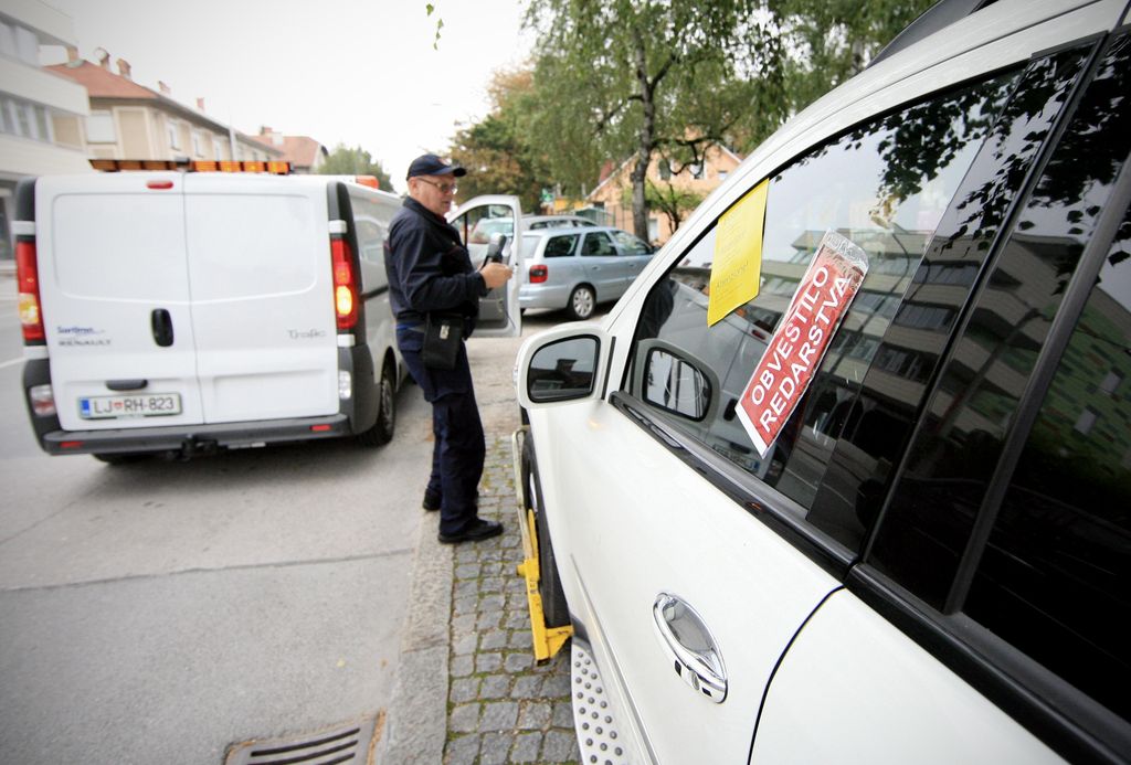 Globa za parkiranje brez listka iz parkomata v Ljubljani vendarle 40 evrov