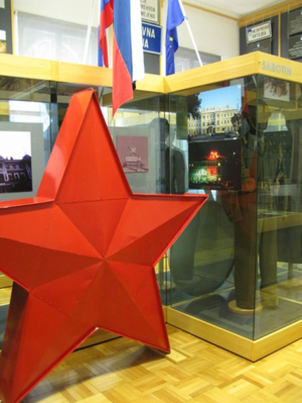 Odkrivamo Novo Gorico: mesto na travniku ima celo  spovednico za tihotapske pregrehe