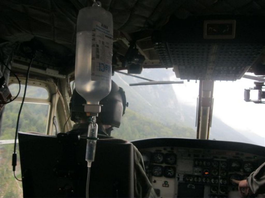 Helikopter rešil planinca s poškodbami glave