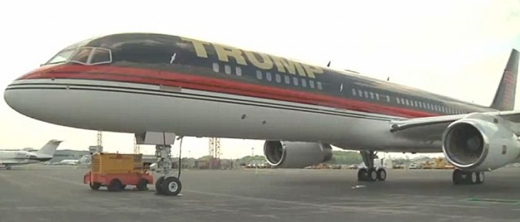 Melania Trump (41) si roke umiva v zlatem umivalniku