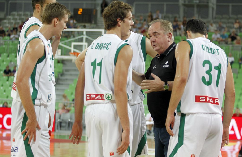 Slovenija v Stožicah prepričljivo ugnala gostitelje EP (80:66)