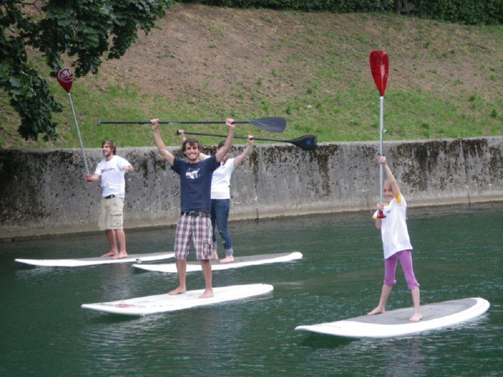 Pilates ali hoja na vodi,  lahko pa tudi veslanje stoje