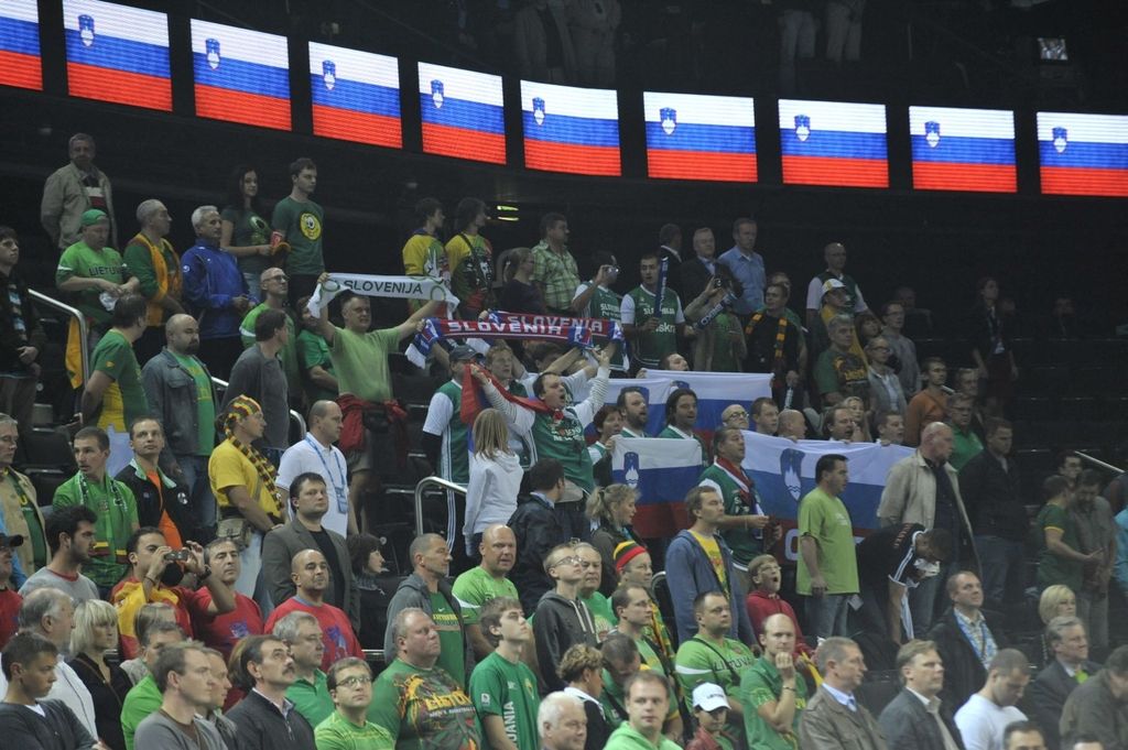Španci nadigrali košarkarje Slovenije