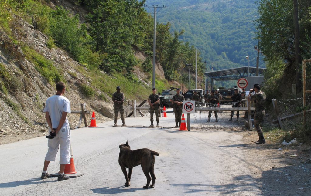Srbski notranji minister Dačić za novo razmejitev s Kosovom