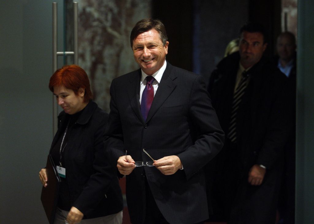 Dan pred obletnico Pahorjeve zmage odločanje o njegovem padcu