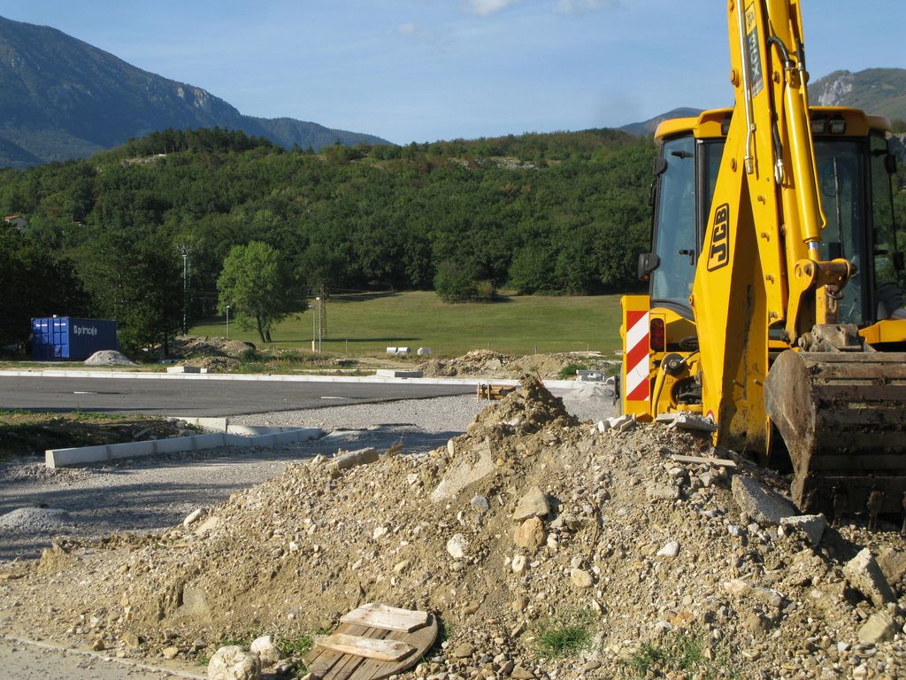 Zaradi rebalansa zaustavljena gradnja nove osnovne šole v Ajdovščini