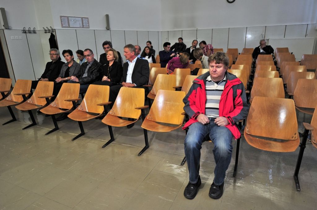 Maček spil steklenico in pol penine ter povzročil smrt treh ljudi