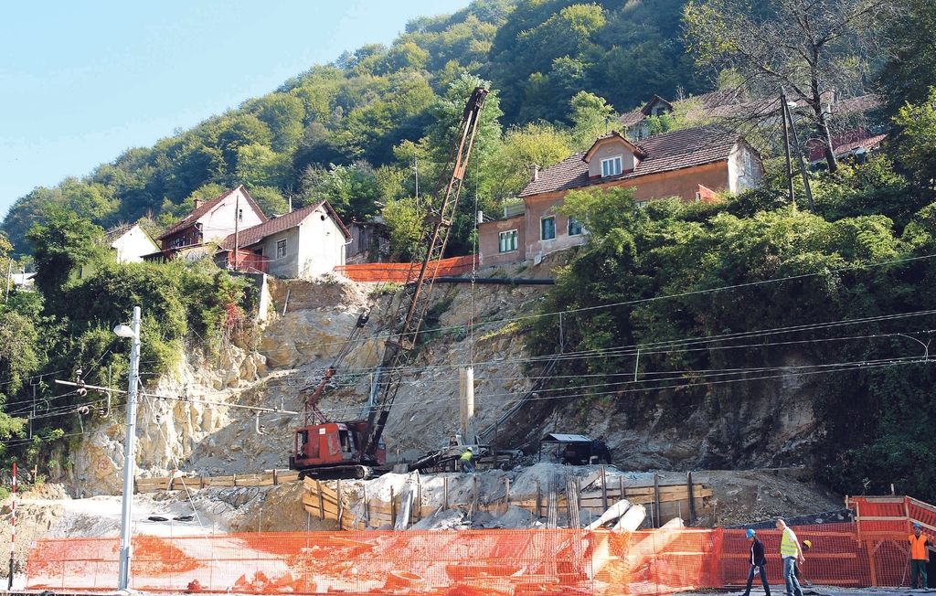 V strmino s sedmimi  križi in z jeklenko plina