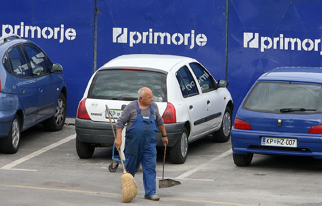 V Primorju bo službo izgubilo 200 ljudi 