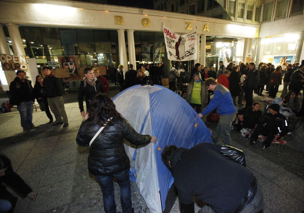 Protestniki so prenočili pred borzo