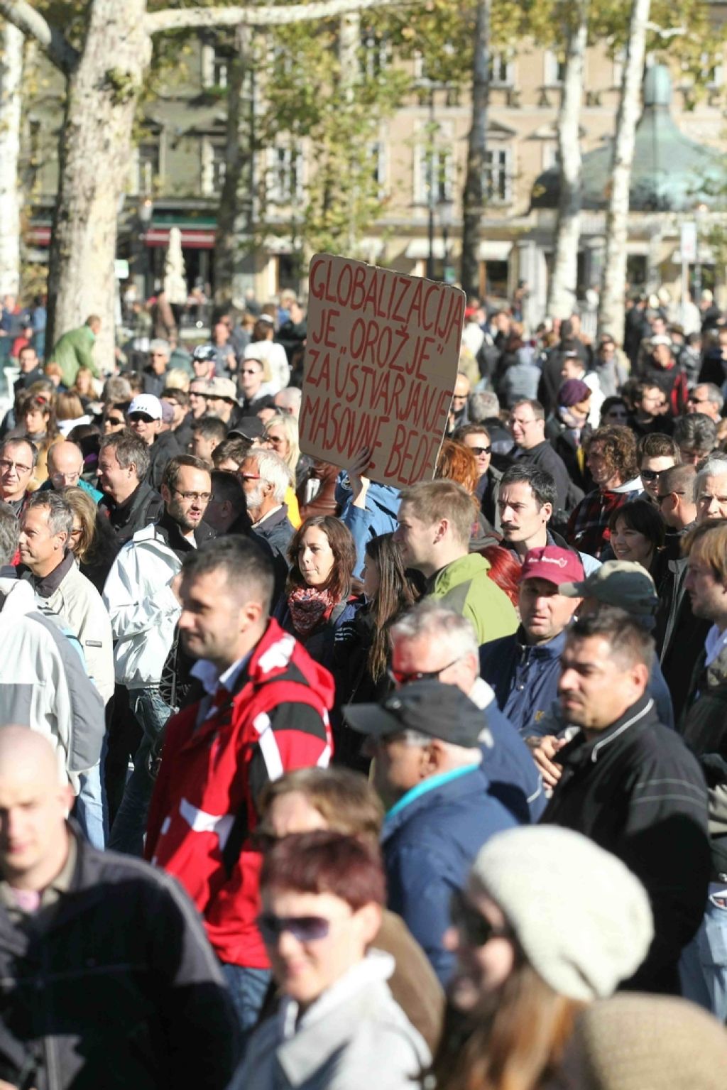 &raquo;Izginite, banke, izginite, politiki&laquo;