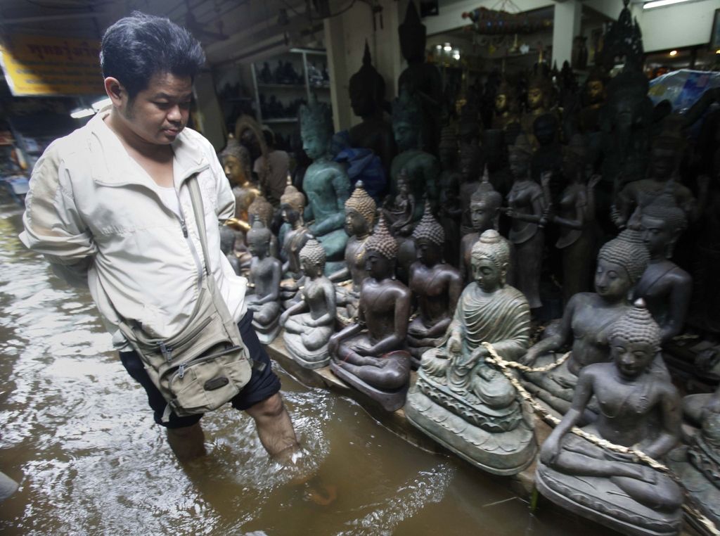 Bangkok je več kot dva metra pod vodo