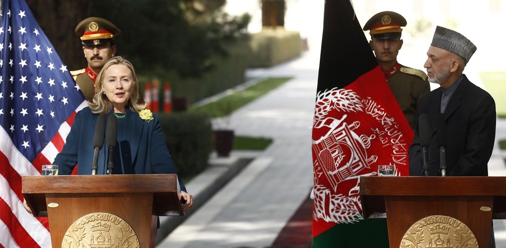 Clintonova talibom: Izberite mir ali postanite tarča napadov!