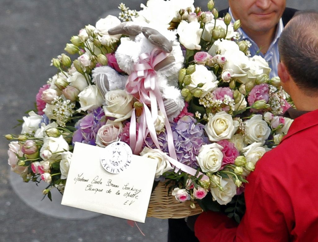 Mala Giulia Sarkozy že doma
