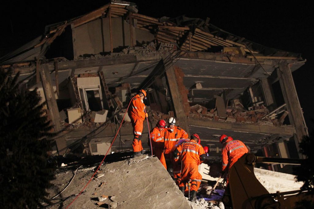 Potres v Turčiji znova rušil stavbe