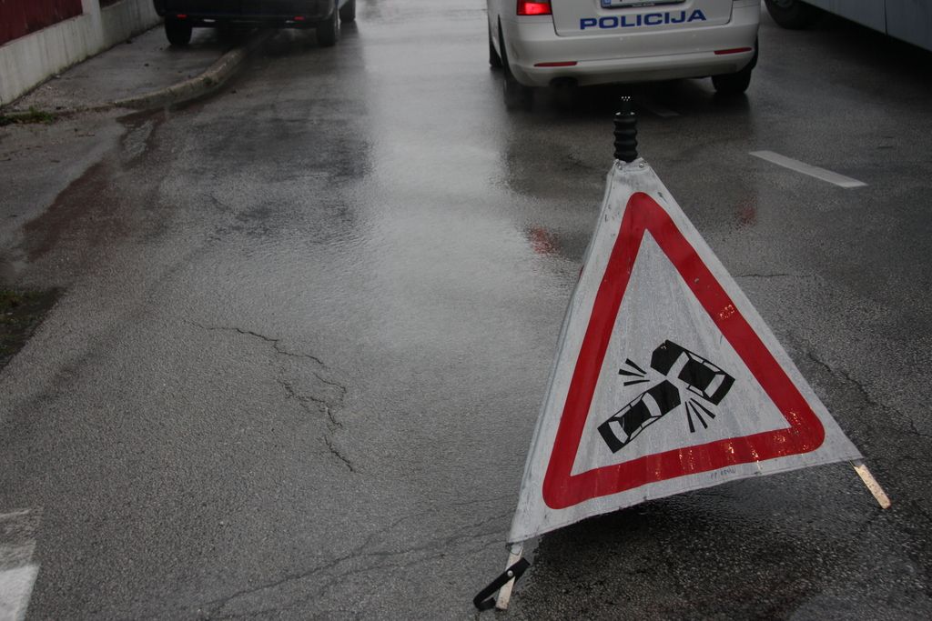Na Mariborskem Pohorju se je smrtno ponesrečil 48-letni voznik avtomobila