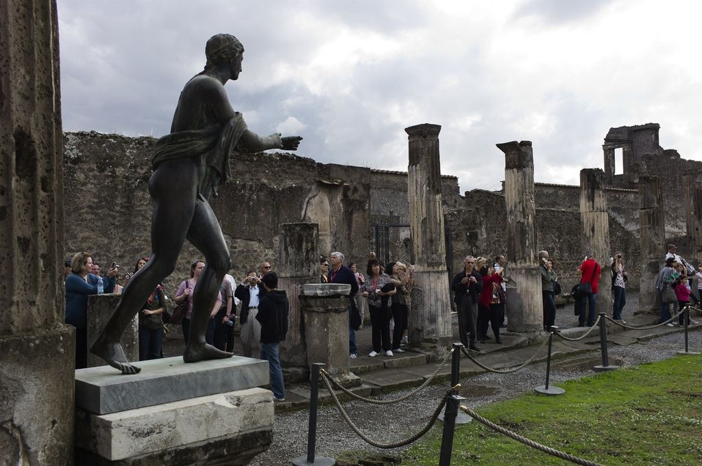 V Pompejih se je zrušila še Diomedova hiša