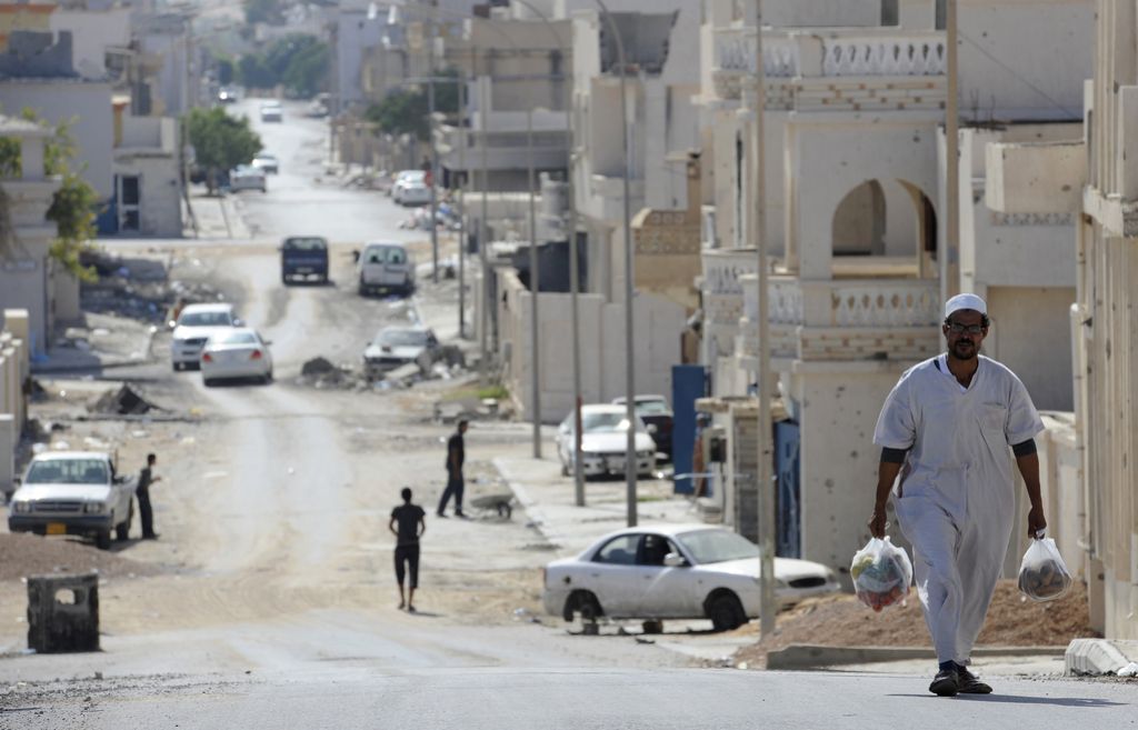 V Sirti po koncu spopadov odkrivajo vse več trupel