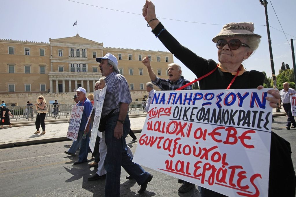 Grčija mrtvim izplačala milijarde pokojnin