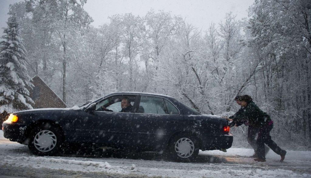 Snežno neurje v ZDA vzelo najmanj osem življenj