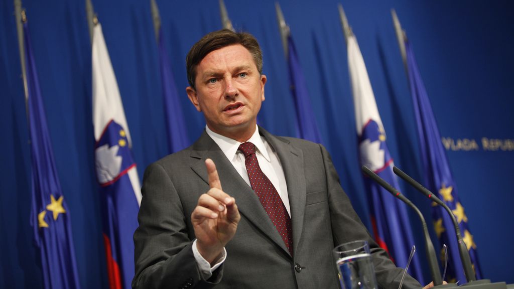 Pahor: Slovenija mora storiti vse, da obvaruje evro 
