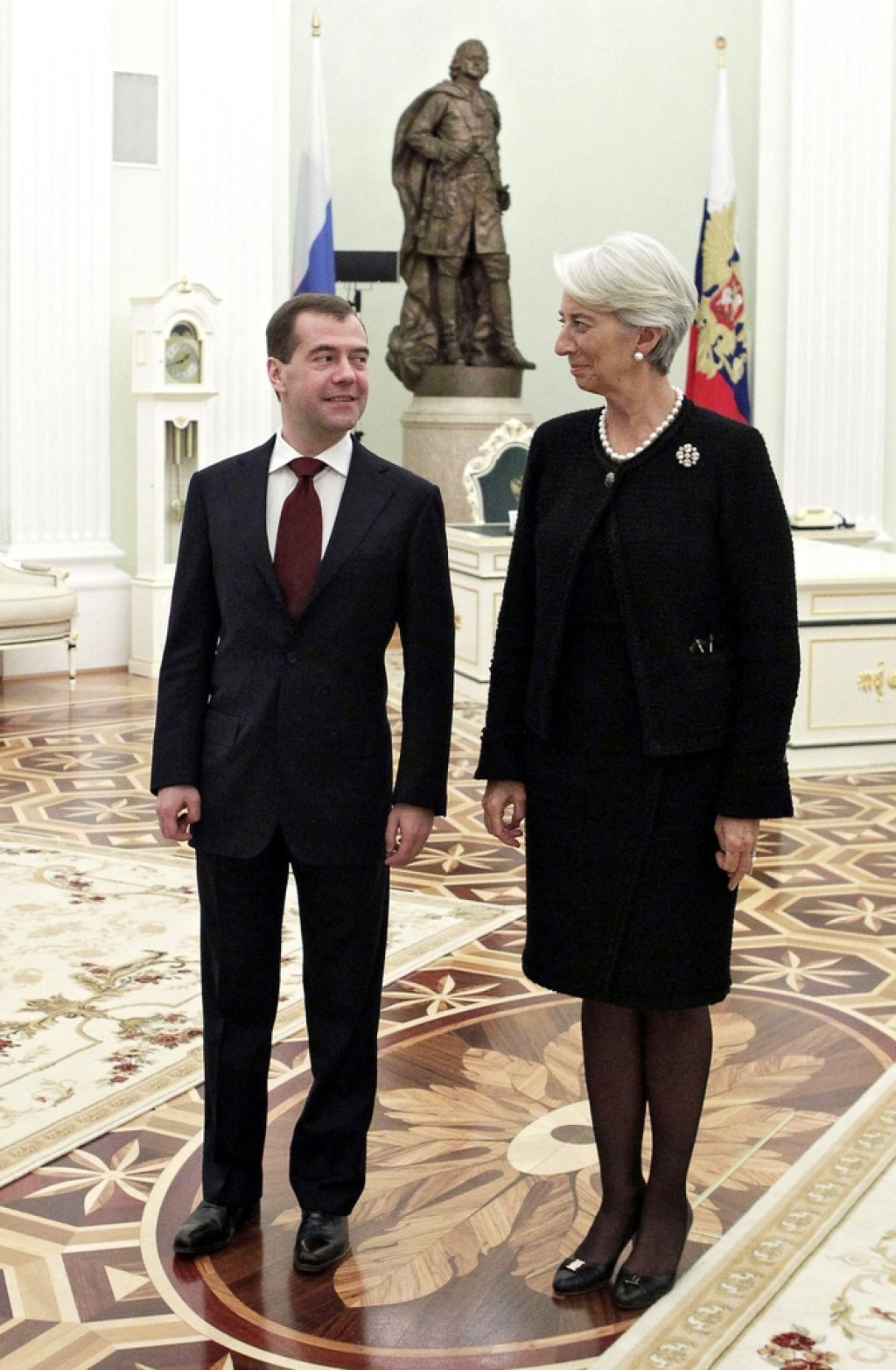 Rusija je območju evra pripravljena pomagati le v okviru IMF