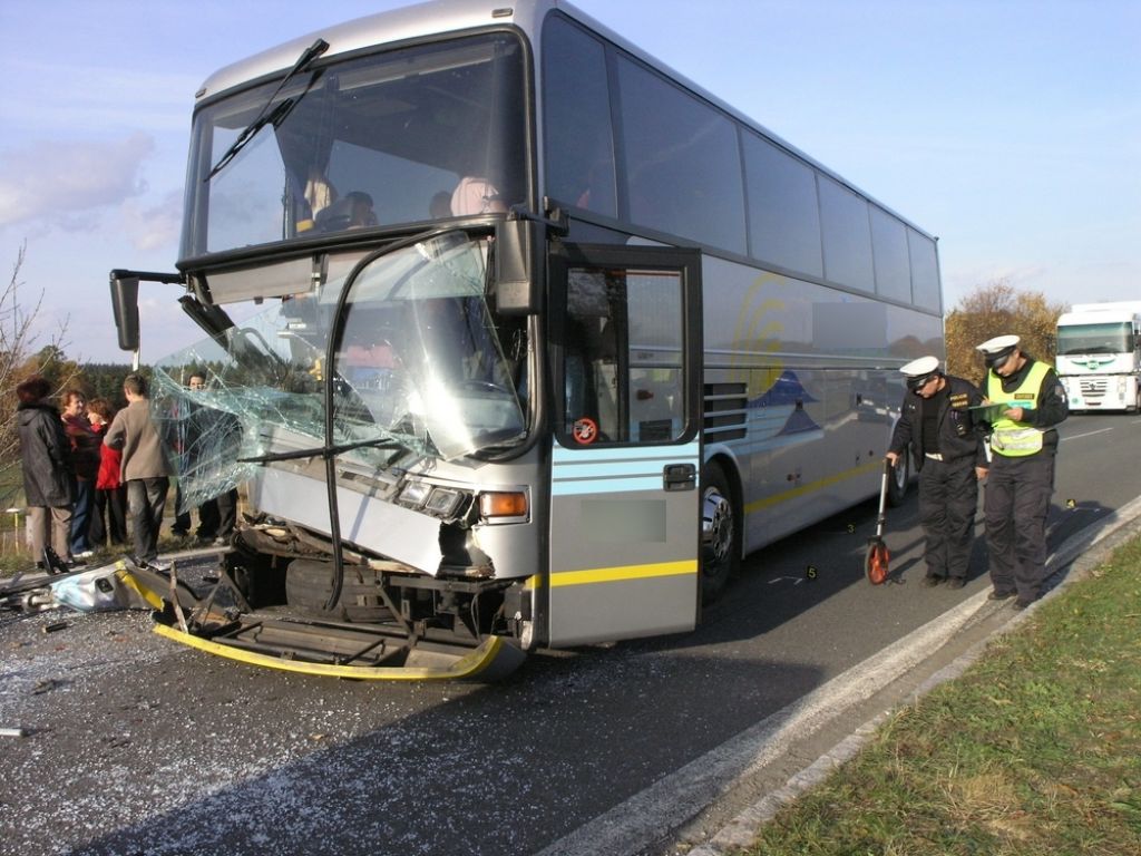 V avtobusu umrlo 11 ljudi