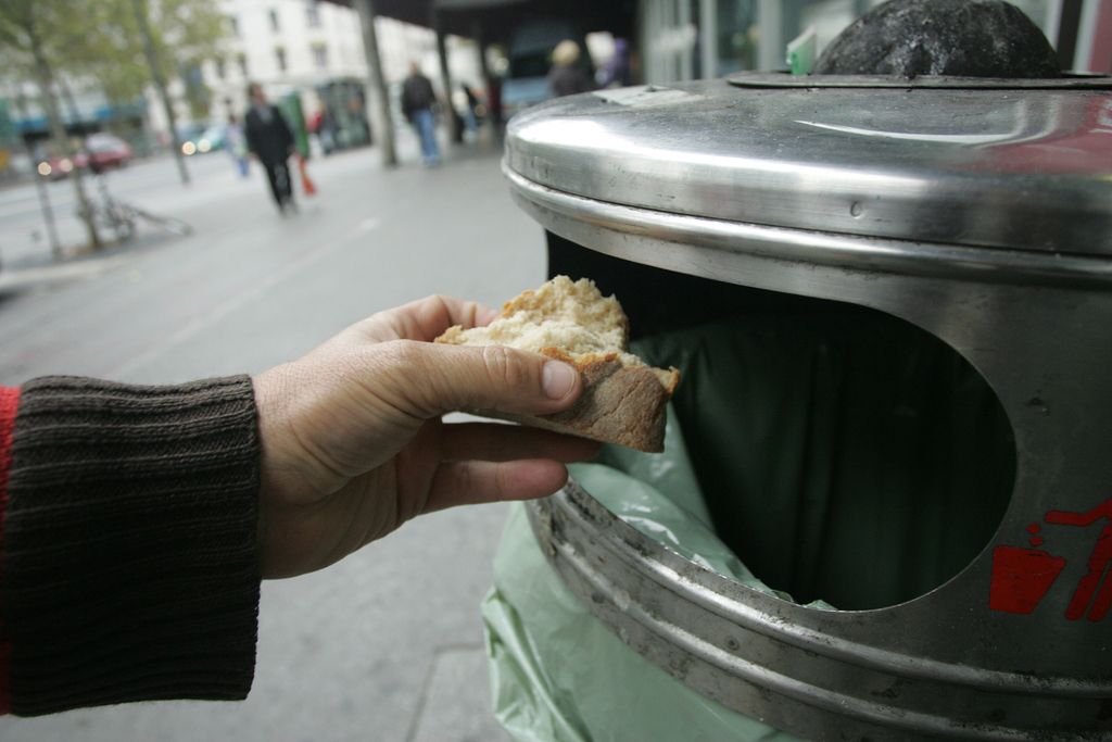 Deloindom: Evropejec letno zavrže 76 kg hrane