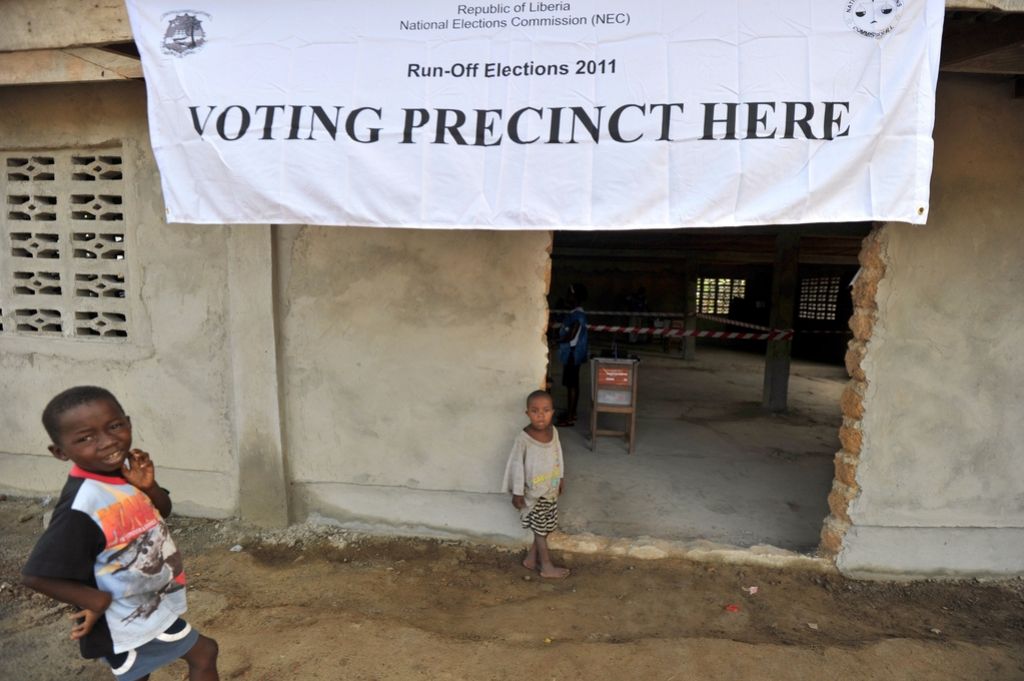 Liberijske volitve: umik tekmeca težava za Sirleafovo