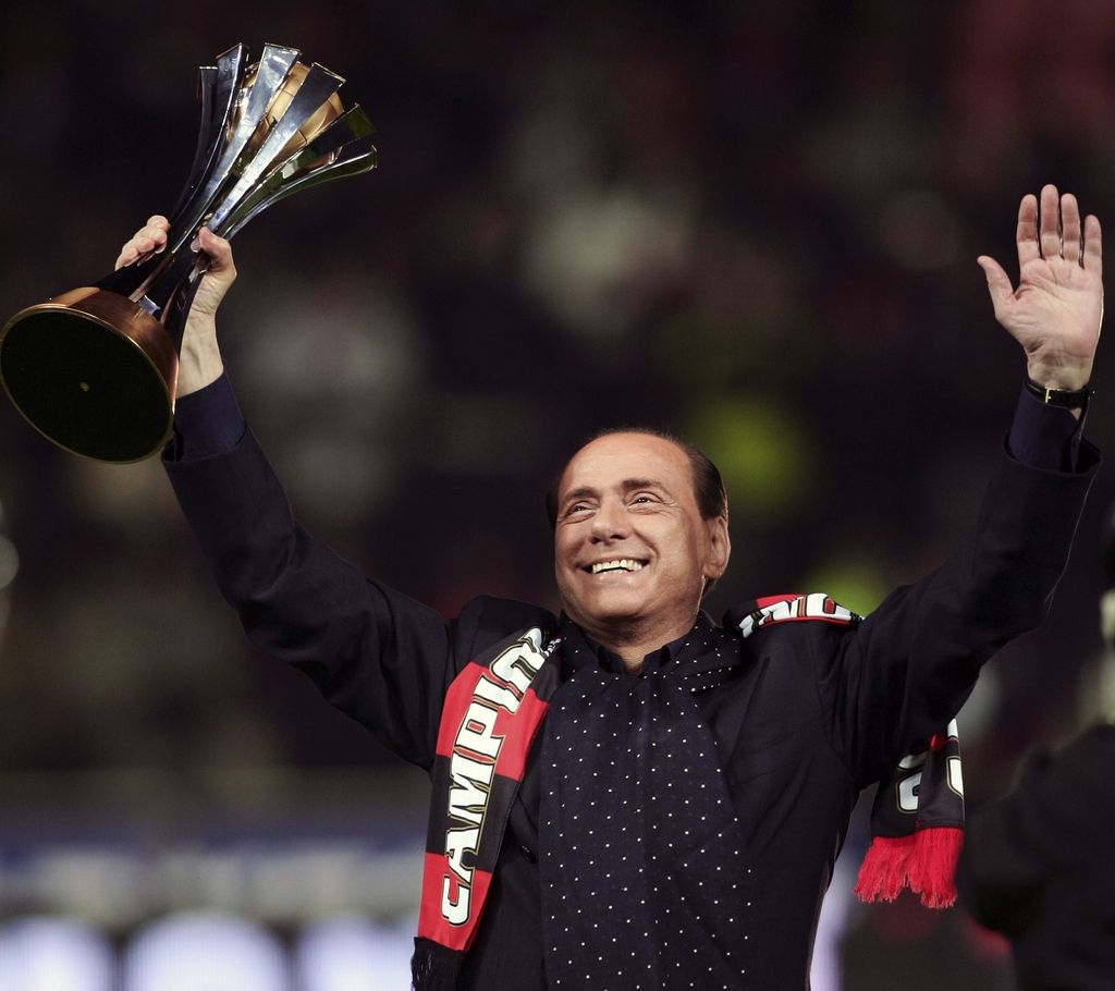 Berlusconi, pridi v Milano, preden te vklenejo