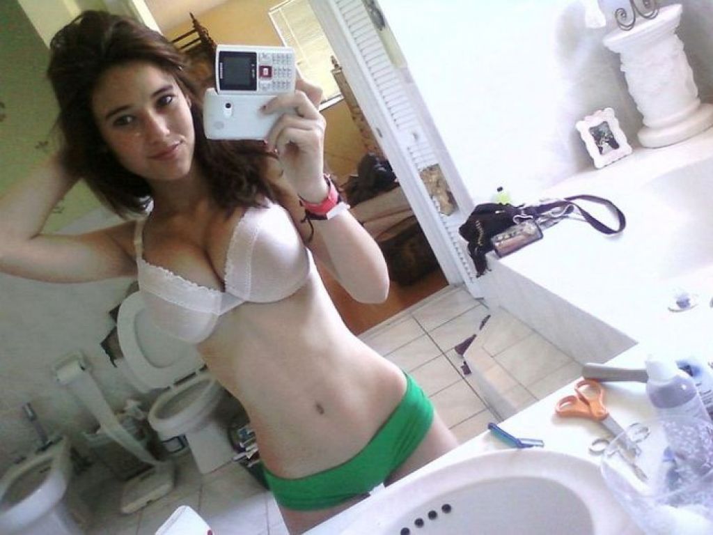 Angie Varona (18): gole fotografije so ji uničile življenje