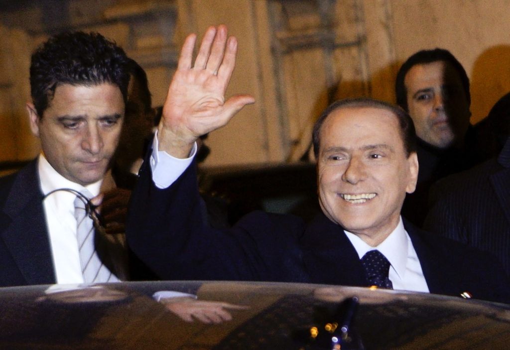 Berlusconi iz palače odnesel vazo, meč in tri slike