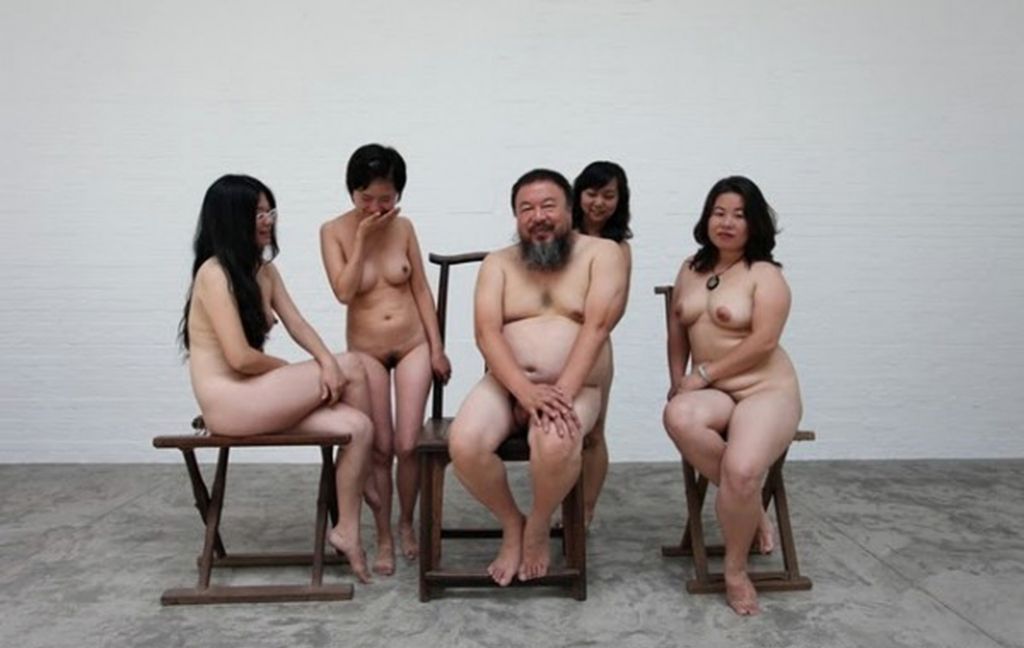 »Množična golota« v podporo Ai Weiweiju